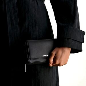 CALVIN KLEIN MUST PH CROSSBODY-BLACK